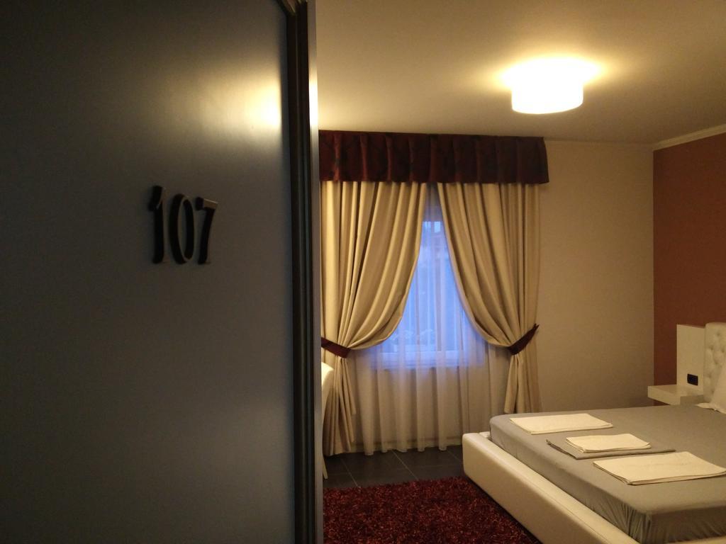Hotel Mustang Vasqarr Zewnętrze zdjęcie