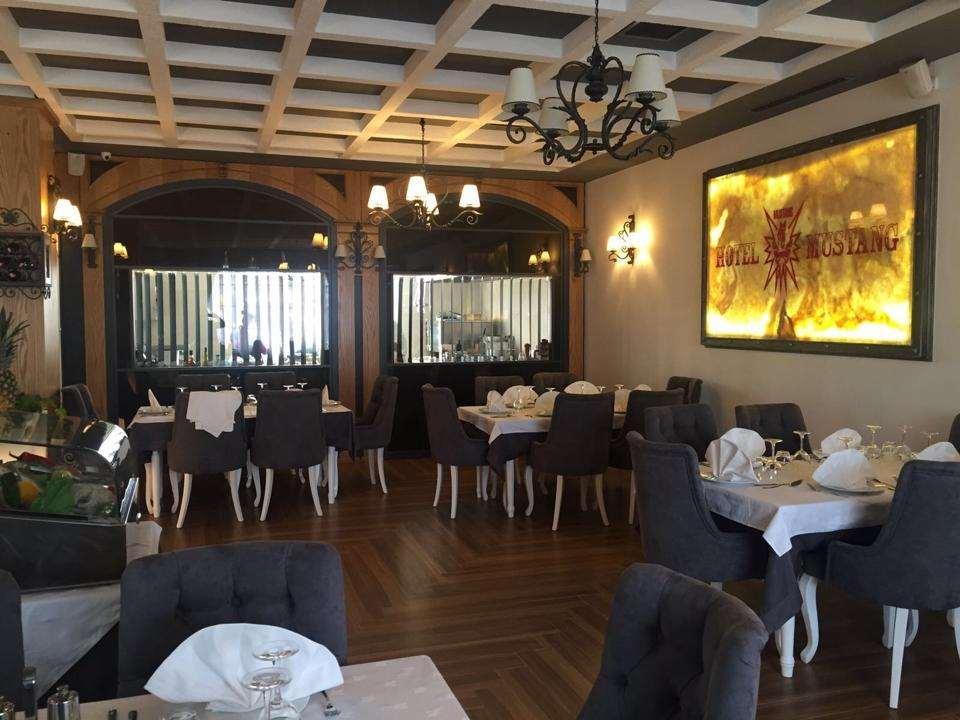 Hotel Mustang Vasqarr Restauracja zdjęcie